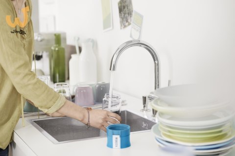 Butelka filtrująca Brita Fill&Go różówa + 4 filtry MicroDisc Butelka filtrująca Brita Fill&Go różówa + 4 filtry MicroDisc
