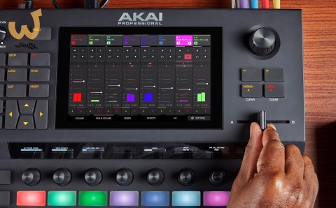 AKAI FORCE - Samodzielny system produkcji muzycznej AKAI FORCE - Samodzielny system produkcji muzycznej